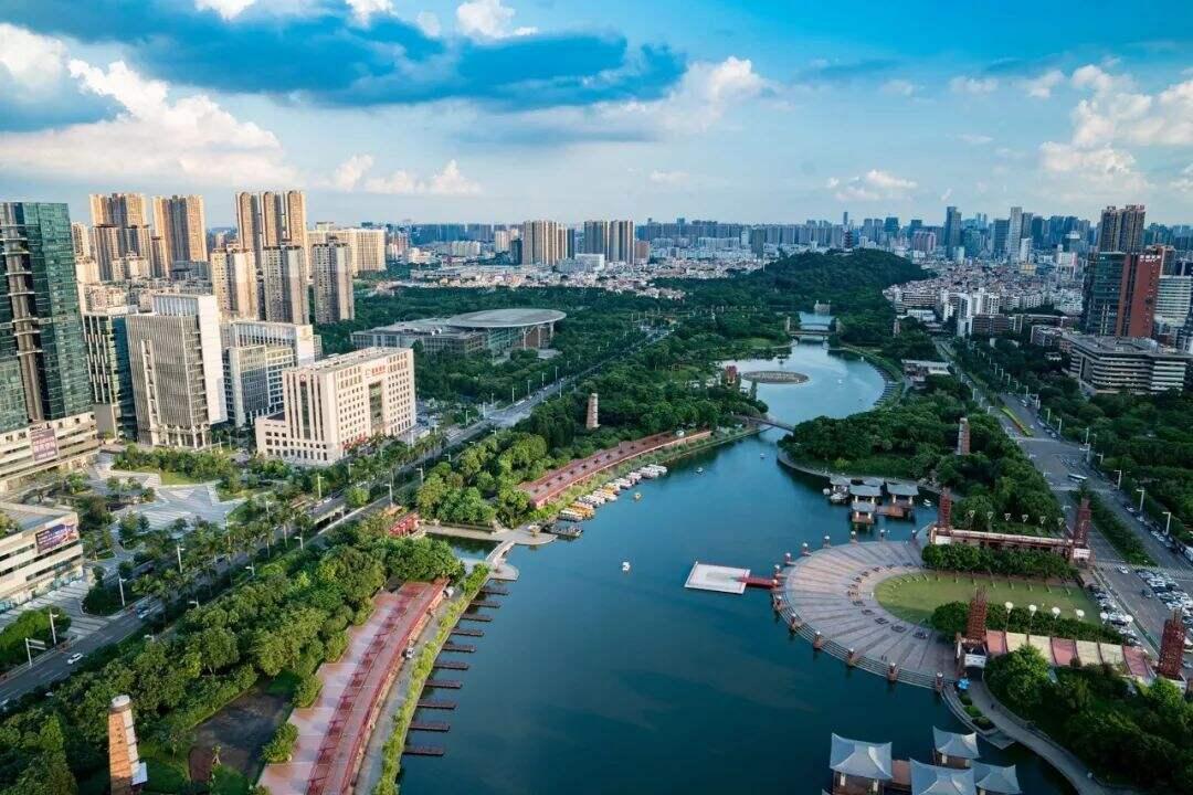 探索未來，2025新澳門正版免費資本車的時代來臨，2025新澳門正版免費資本車時代，探索未來的機遇與挑戰(zhàn)