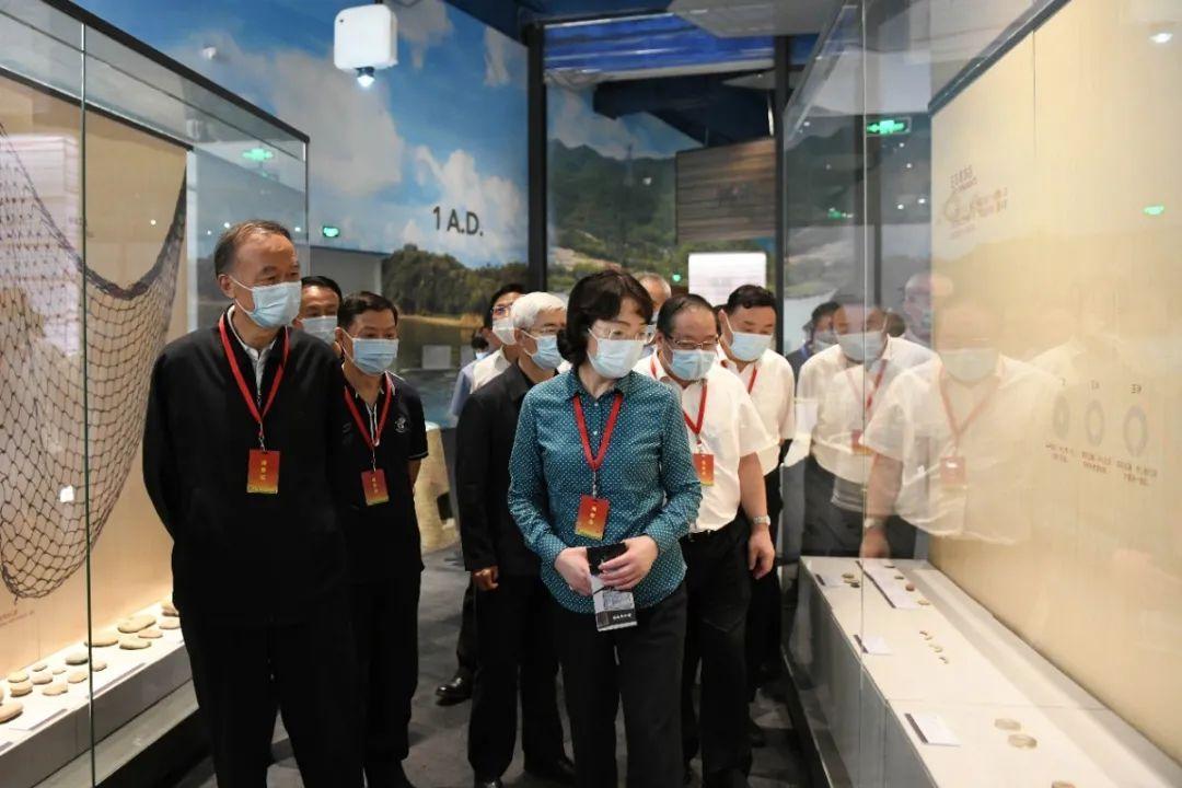 揭秘，2025年澳門掛牌正版掛牌價格預(yù)測，揭秘澳門掛牌正版掛牌價格預(yù)測，展望2025年趨勢分析