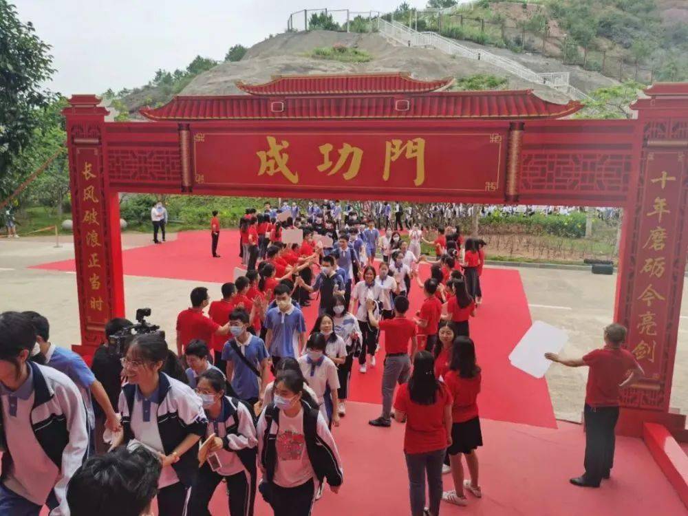 澳門一碼一肖一待一中廣東一，深度解析與獨(dú)特體驗(yàn)，澳門一碼一肖一待一中廣東的獨(dú)特體驗(yàn)與深度解析